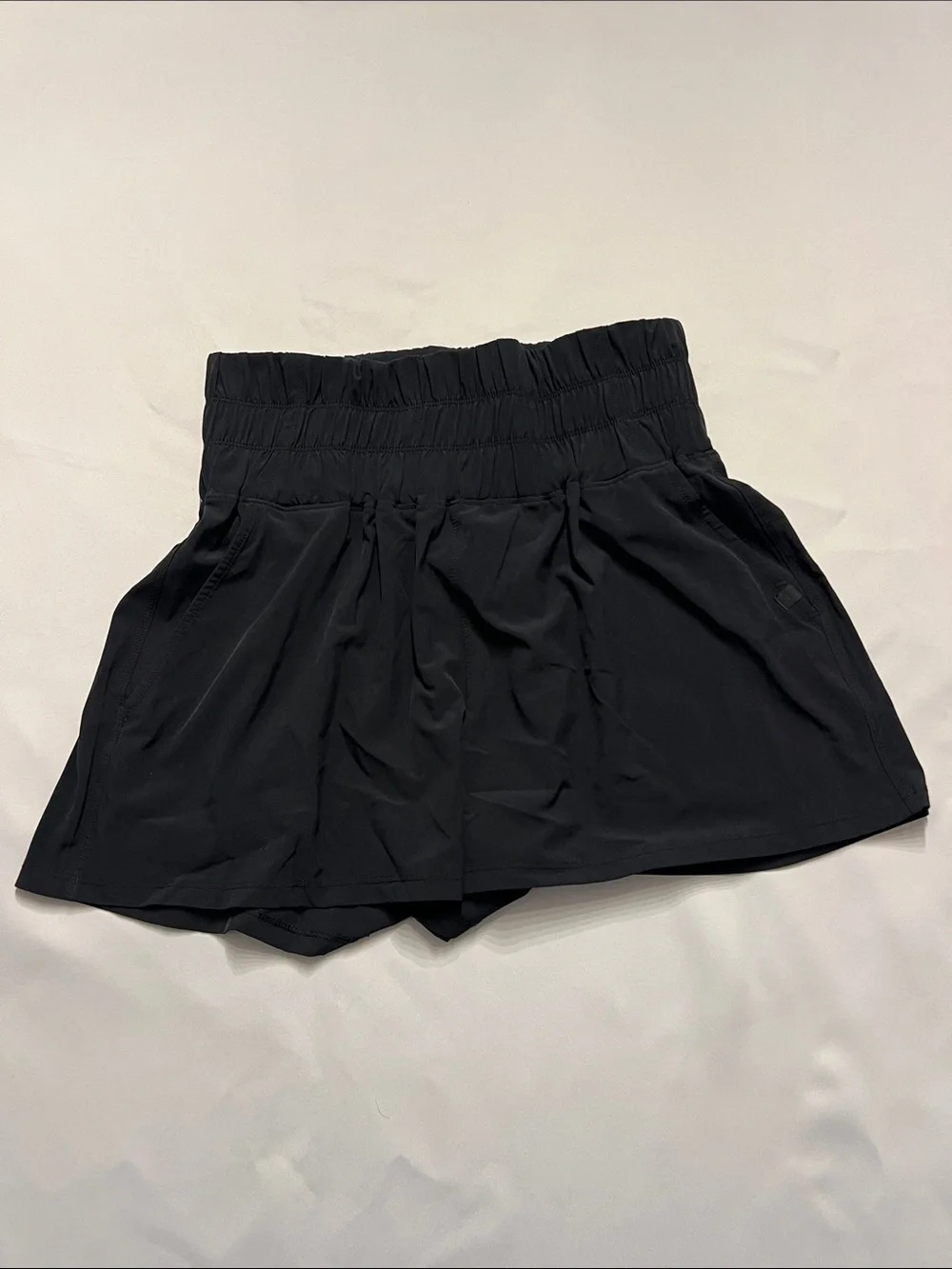 Glowmode Black High-Waist Athletic Shorts with Ruched Waistband 2 pockets Size M
